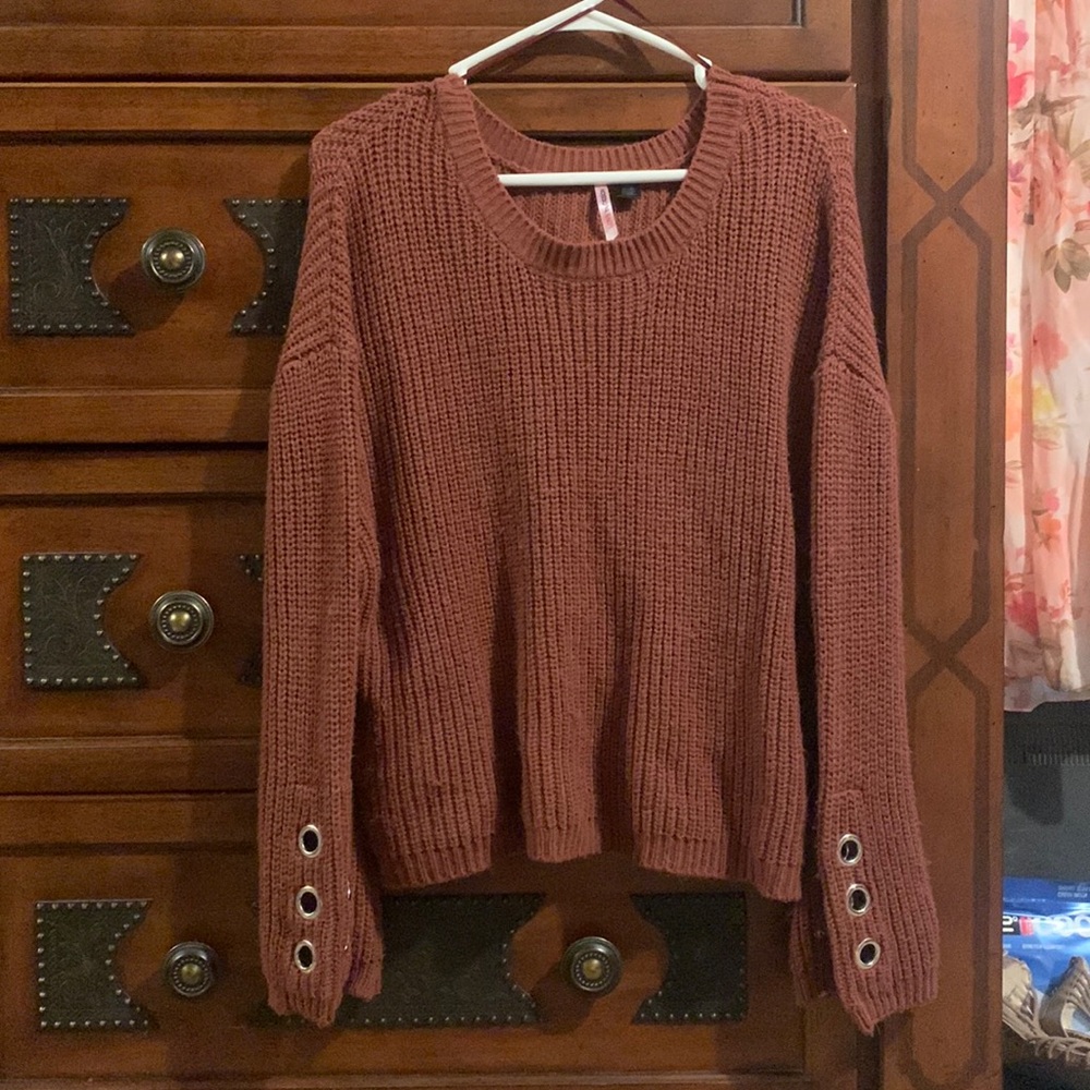 Cute brown/maroon sweater
